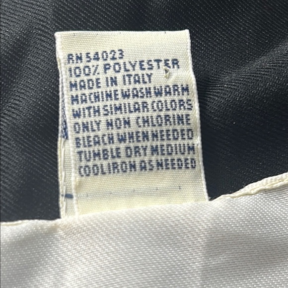 GAP Black and Cream Scarf made in Italy - Picture 11 of 13